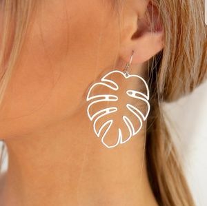 *Host Pick* Silver Leaf Earrings NWOT
